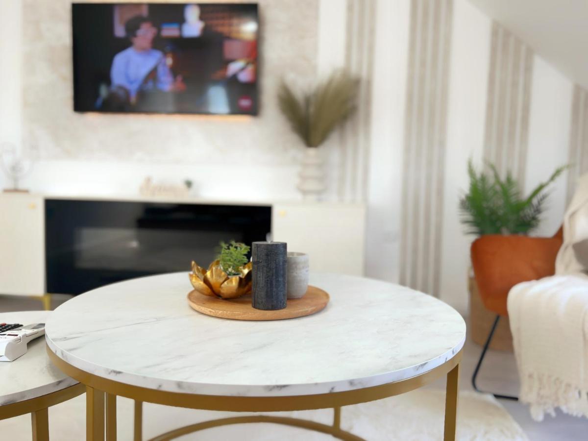 Studio Poienii - A Cozy Stay 5 Min Away From The Center Bistriţa エクステリア 写真